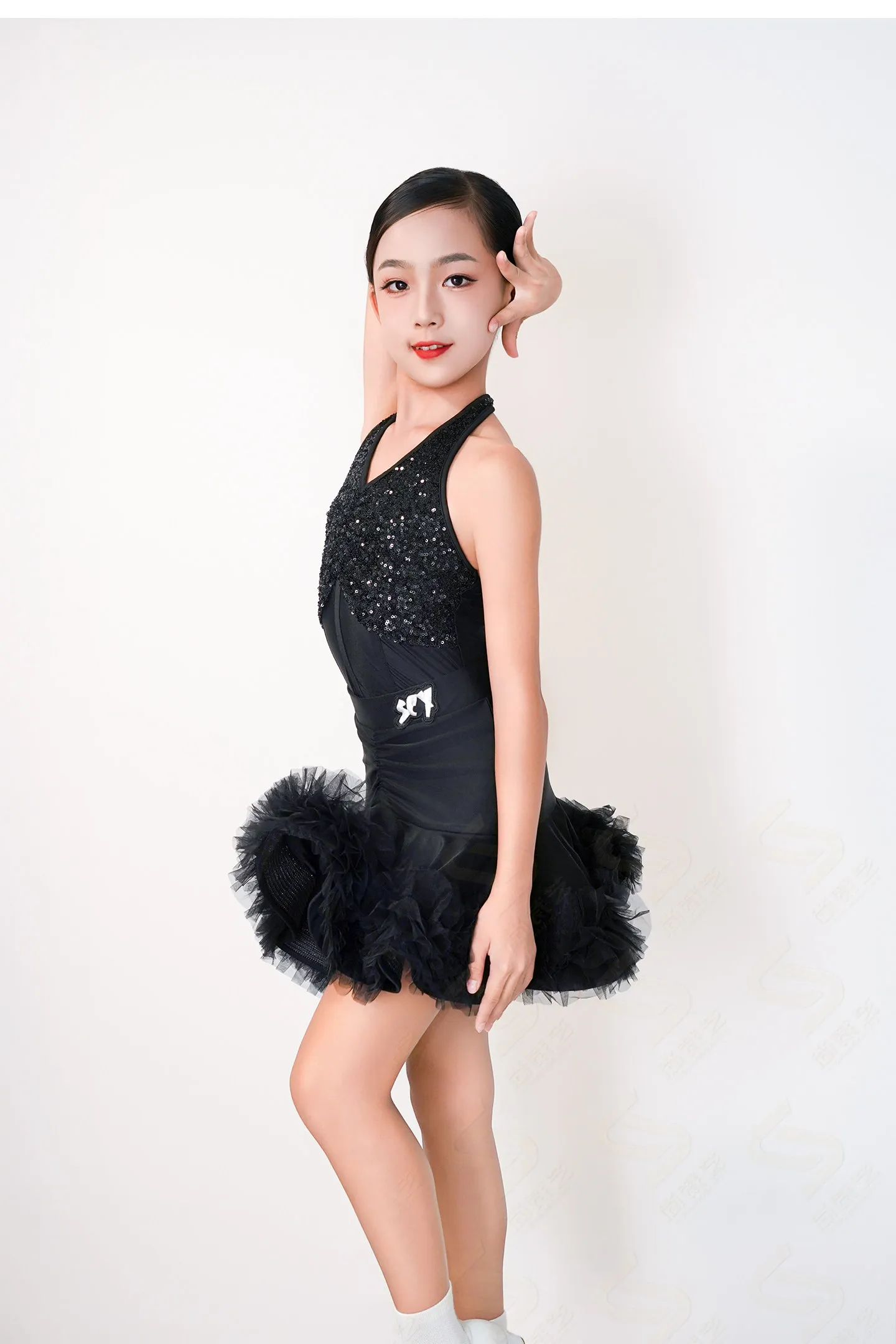 New Fashion Halter Latin Dance Split Outfit Kids Elegant Flared Skirt Summer Training Stage Competition Performance Dance Wear
New Fashion Halter Latin Dance Split Outfit Kids Elegant Flared Skirt Summer Training Stage Competition Performance Dance Wear