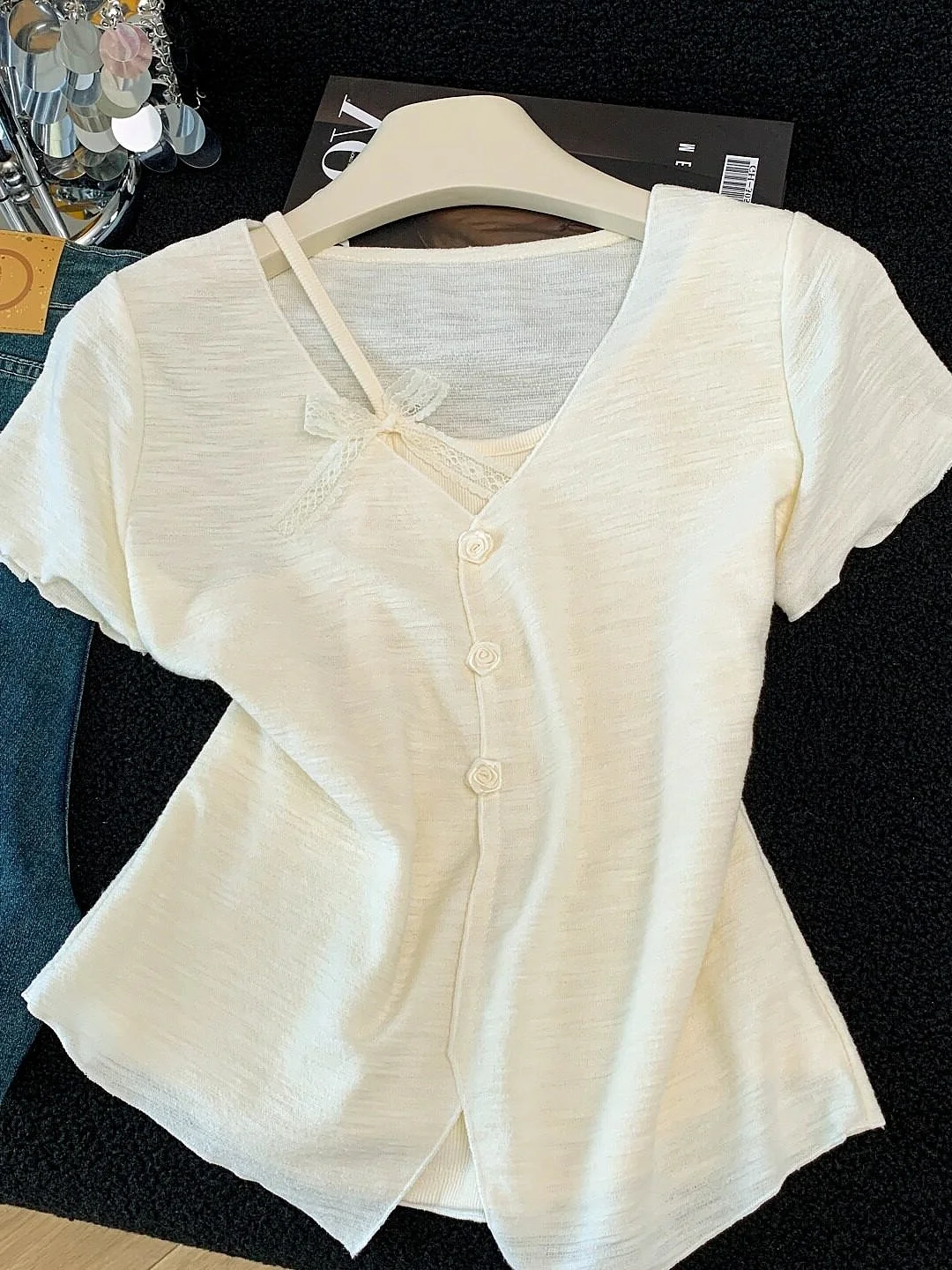 Sweet Knot Short Sleeve T-Shirt Women's Casual Style Fake Two-Piece Loose Fit Polyester Fiber V-Neck Button-Up Card...
Sweet Knot Short Sleeve T-Shirt Women's Casual Style Fake Two-Piece Loose Fit Polyester Fiber V-Neck Button-Up Card...