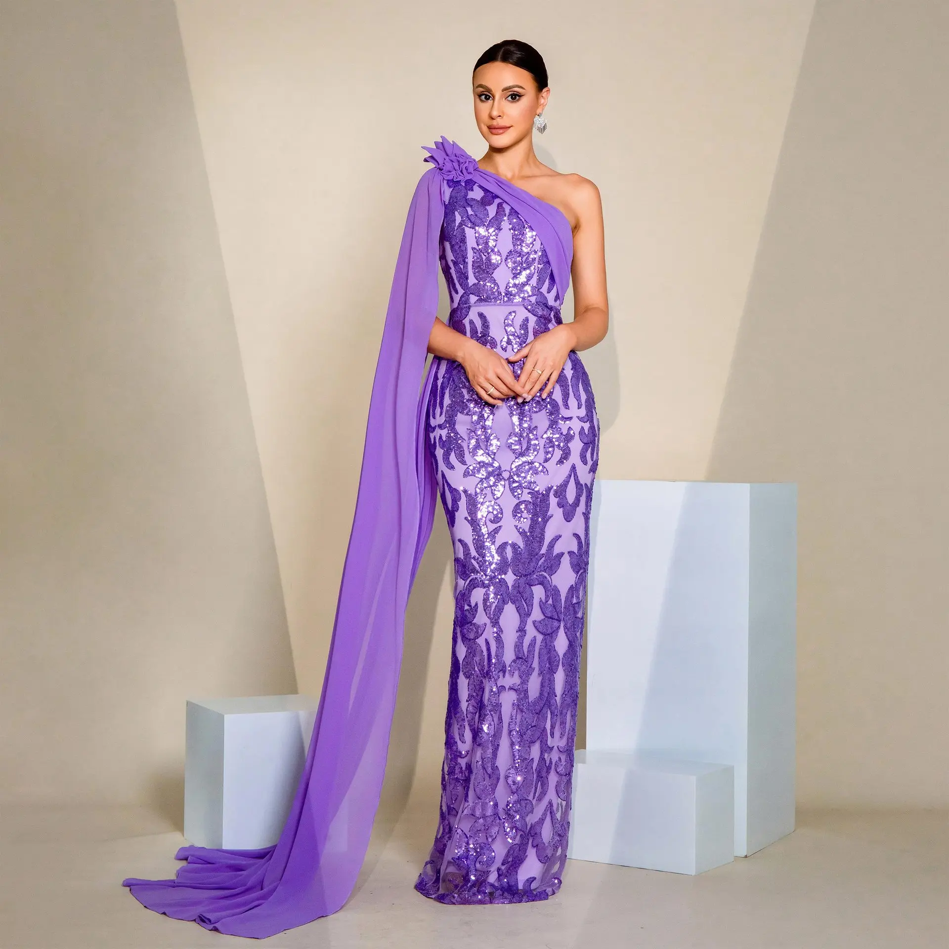 Women's new high-end temperament long-sleeved diagonal collar streamer banquet hip-wrapped sequined evening dress dance cos
Women's new high-end temperament long-sleeved diagonal collar streamer banquet hip-wrapped sequined evening dress dance cos