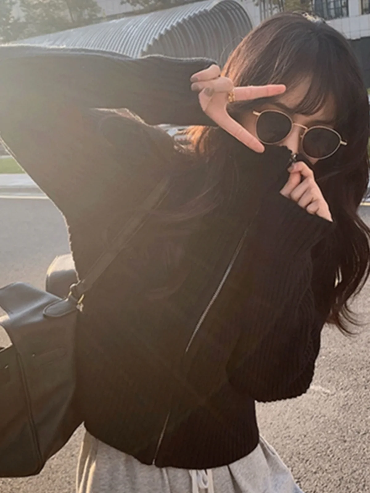 High-necked knitted cardigan sweater coat women's autumn and winter new cashmere bottoming coat is thick outside.
High-necked knitted cardigan sweater coat women's autumn and winter new cashmere bottoming coat is thick outside.