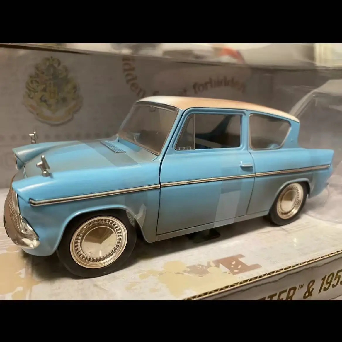 1:24 Scale Classic Anglia Diecast Model Harry Potter Theme Exquisite Collectible Ornament For Male Fans
1:24 Scale Classic Anglia Diecast Model Harry Potter Theme Exquisite Collectible Ornament For Male Fans