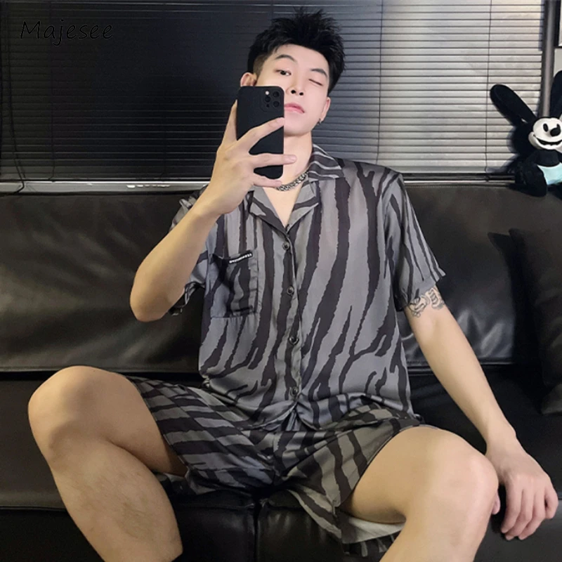 Striped Pajama Sets Men Loose Cozy All-match Daily Handsome Advanced Retro American Style Nightwear Half Sleeve Simple Stylish
Striped Pajama Sets Men Loose Cozy All-match Daily Handsome Advanced Retro American Style Nightwear Half Sleeve Simple Stylish
