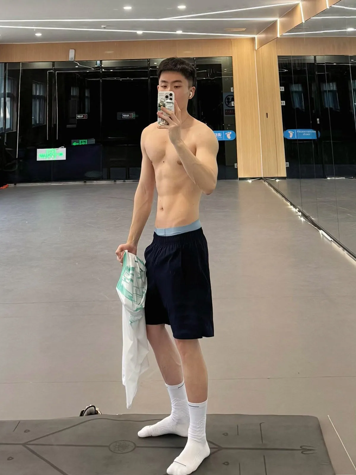 Summer Thin Ice Silk Quick Dry Basketball Shorts Men's Sportswear Five-Quarter Length Loose Fit Outdoor Running Trousers
Summer Thin Ice Silk Quick Dry Basketball Shorts Men's Sportswear Five-Quarter Length Loose Fit Outdoor Running Trousers