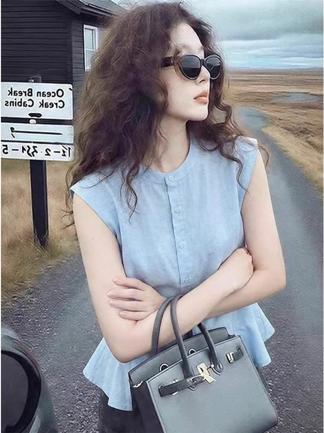 Oule High-End European Summer Design Sense Small Crowd Lace Trim Splice Sleeveless round Neck Shirt Women's Top Fashionable V...
Oule High-End European Summer Design Sense Small Crowd Lace Trim Splice Sleeveless round Neck Shirt Women's Top Fashionable V...