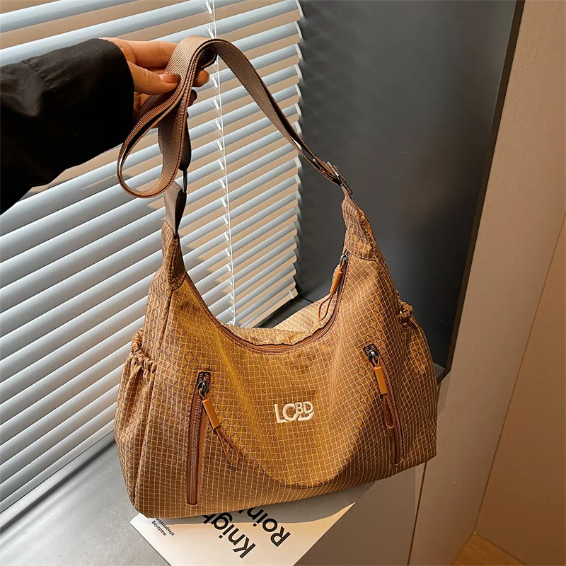 Lightweight Plaid Oxford Shoulder Bags for Women Large Capacity Ladies Crossbody Bag Korean Style Multi-pocket Girl Handbag Tote
Lightweight Plaid Oxford Shoulder Bags for Women Large Capacity Ladies Crossbody Bag Korean Style Multi-pocket Girl Handbag Tote