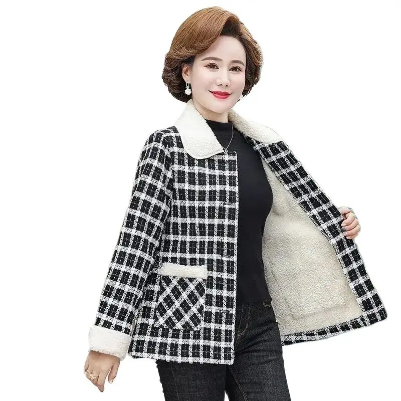 Middle-Aged Mother Plus Velvet Fashion Coat Autumn And Winter 2023 New Ladies Wear Plaid Square Collar Women's Coats Keep Warm
Middle-Aged Mother Plus Velvet Fashion Coat Autumn And Winter 2023 New Ladies Wear Plaid Square Collar Women's Coats Keep Warm