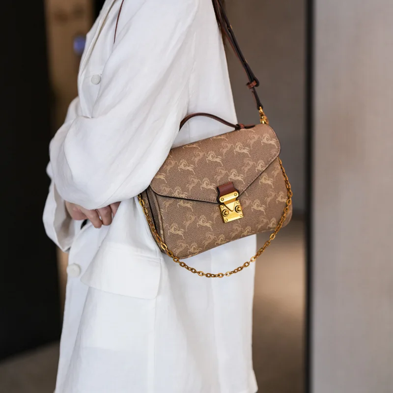 New Vintage Women's Messenger Bag - Stylish Large Capacity Crossbody Purse,High-Quality Casual Shoulder Bag,Fashion Tote Handbag
New Vintage Women's Messenger Bag - Stylish Large Capacity Crossbody Purse,High-Quality Casual Shoulder Bag,Fashion Tote Handbag