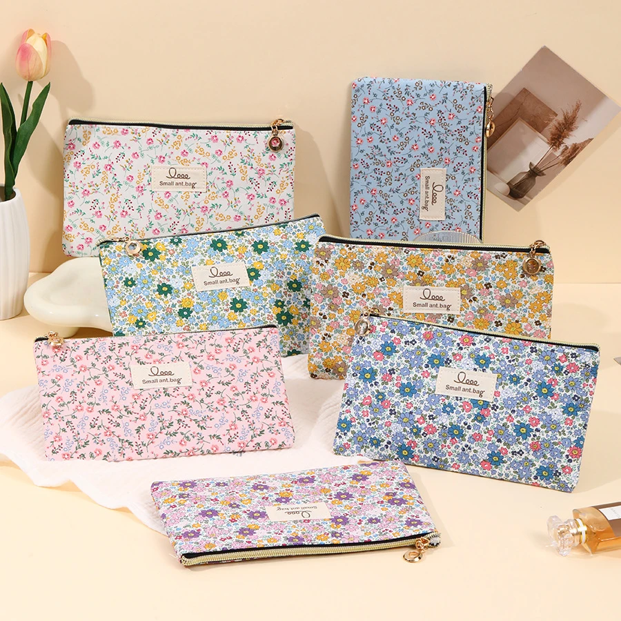 Floral makeup bag Canvas printed zipper hand-held coin purse multi-function mobile phone bag storage bag
Floral makeup bag Canvas printed zipper hand-held coin purse multi-function mobile phone bag storage bag