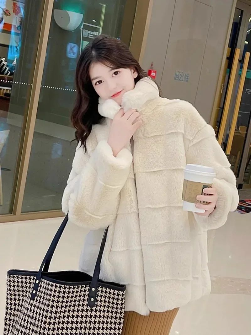 Striped Soft Faux Fur Coat Women Winter Clothes Stand Collar Loose Thicken Plush Jacket Outerwear Top Fashion Women's Clothing
Striped Soft Faux Fur Coat Women Winter Clothes Stand Collar Loose Thicken Plush Jacket Outerwear Top Fashion Women's Clothing