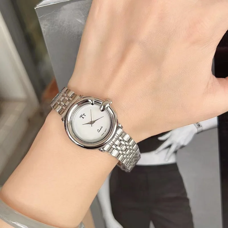 StylishSteel Strap Watch For WomenRetro DesignSimple Small DialPractical Gift For WomenUnique WristwatchFashionable Quartz Watch
StylishSteel Strap Watch For WomenRetro DesignSimple Small DialPractical Gift For WomenUnique WristwatchFashionable Quartz Watch