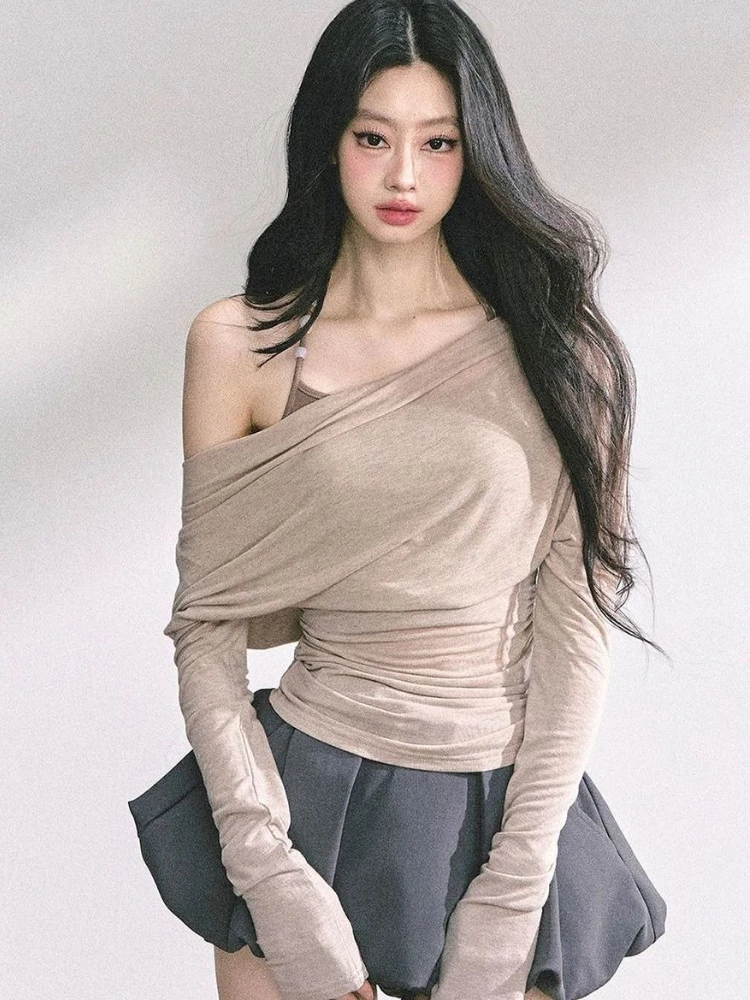 Женская футболка из двух предметов Y2k, эстетичная футболка в стиле Харадзюку, лоскутное винтажное футболки с косым воротником, уличная одежда, сексуальные облегающие плиссированные топы
Женская футболка из двух предметов Y2k, эстетичная футболка в стиле Харадзюку, лоскутное винтажное футболки с косым воротником, уличная одежда, сексуальные облегающие плиссированные топы