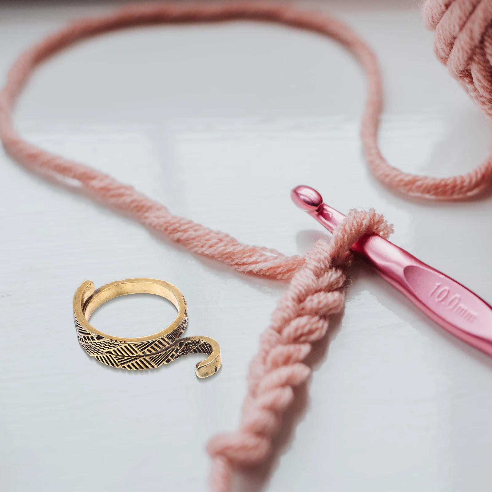 2 pcs Copper Knitting Ring Yarn Guide Loop Thread Sewing Supplies Crochet Tools Adjustable Portable Practical Wool Box
2 pcs Copper Knitting Ring Yarn Guide Loop Thread Sewing Supplies Crochet Tools Adjustable Portable Practical Wool Box