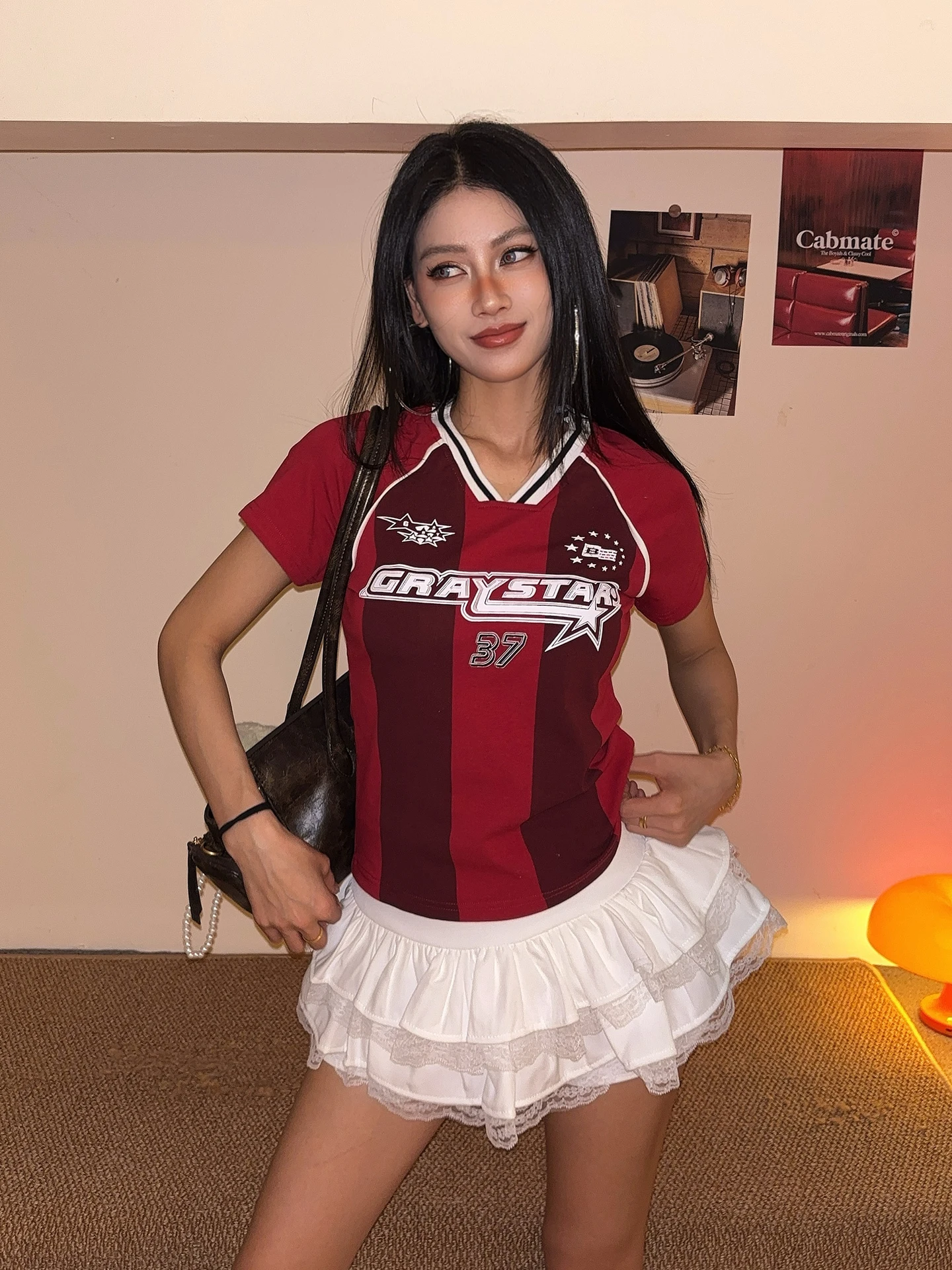 Slim Fit American Retro Red Hot Girl Sport Stripe Color Block V Neck Short Sleeve T Shirt Women's Street Style Cotton Top
Slim Fit American Retro Red Hot Girl Sport Stripe Color Block V Neck Short Sleeve T Shirt Women's Street Style Cotton Top