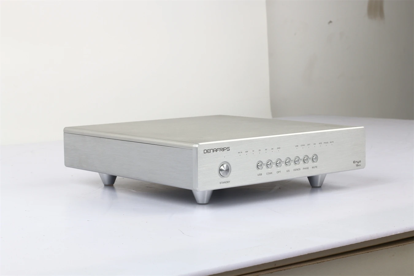 Denafrips Enyo15th R2R Architettura DSD Veramente Bilanciata 24 bit R2R + 6 bit DSD Supports DSD, PCM Decoding, Up To 1536KHz
Denafrips Enyo15th R2R Architettura DSD Veramente Bilanciata 24 bit R2R + 6 bit DSD Supports DSD, PCM Decoding, Up To 1536KHz