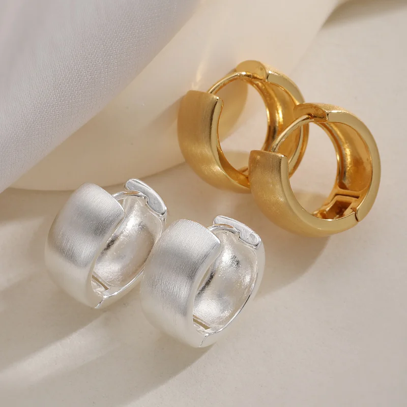Fashion Simple Real Gold Plated Brushed Vintage Hoop for Women, Niche Versatile Commuting Earrings New
Fashion Simple Real Gold Plated Brushed Vintage Hoop for Women, Niche Versatile Commuting Earrings New