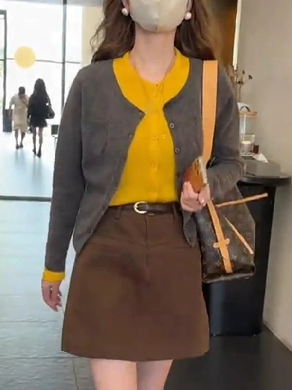 Slimming round Ne Long Sve Knitted Sweater Women's plus Size Faionable Patchwork Single Button Spring Top
Slimming round Ne Long Sve Knitted Sweater Women's plus Size Faionable Patchwork Single Button Spring Top