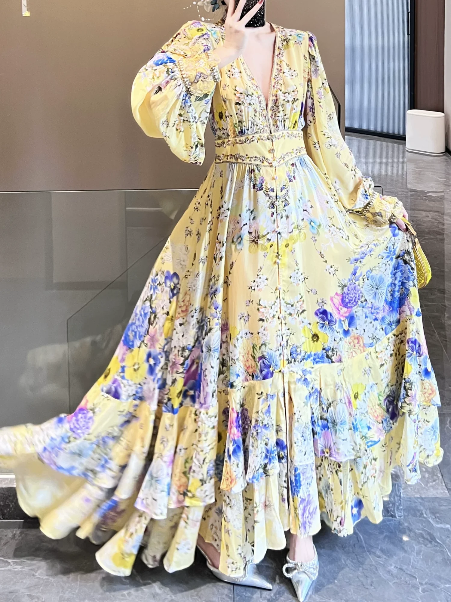 Crystal Beaded Women 100% Silk Maxi Dress Floral Print V-Neck Long Sleeve Elastic Waist Elegant Ladies Yellow Robe
Crystal Beaded Women 100% Silk Maxi Dress Floral Print V-Neck Long Sleeve Elastic Waist Elegant Ladies Yellow Robe