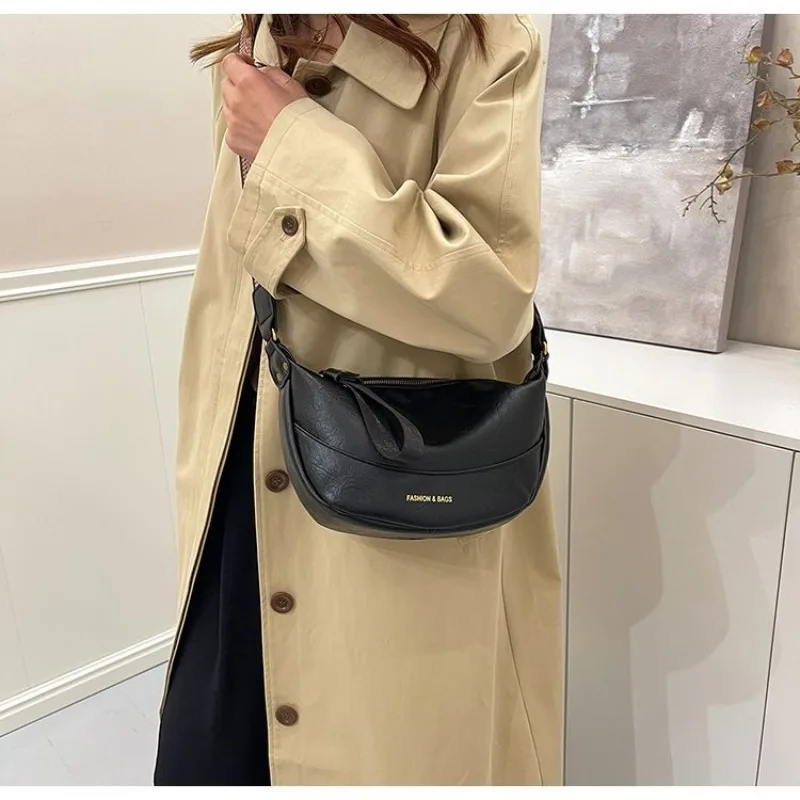 Premium Retro Bag New 2026 Rad Shoulder Popular Handbag Wide Messenger Bag Shoulder Strap Dumplings Internet Celebrity Handbags
Premium Retro Bag New 2026 Rad Shoulder Popular Handbag Wide Messenger Bag Shoulder Strap Dumplings Internet Celebrity Handbags