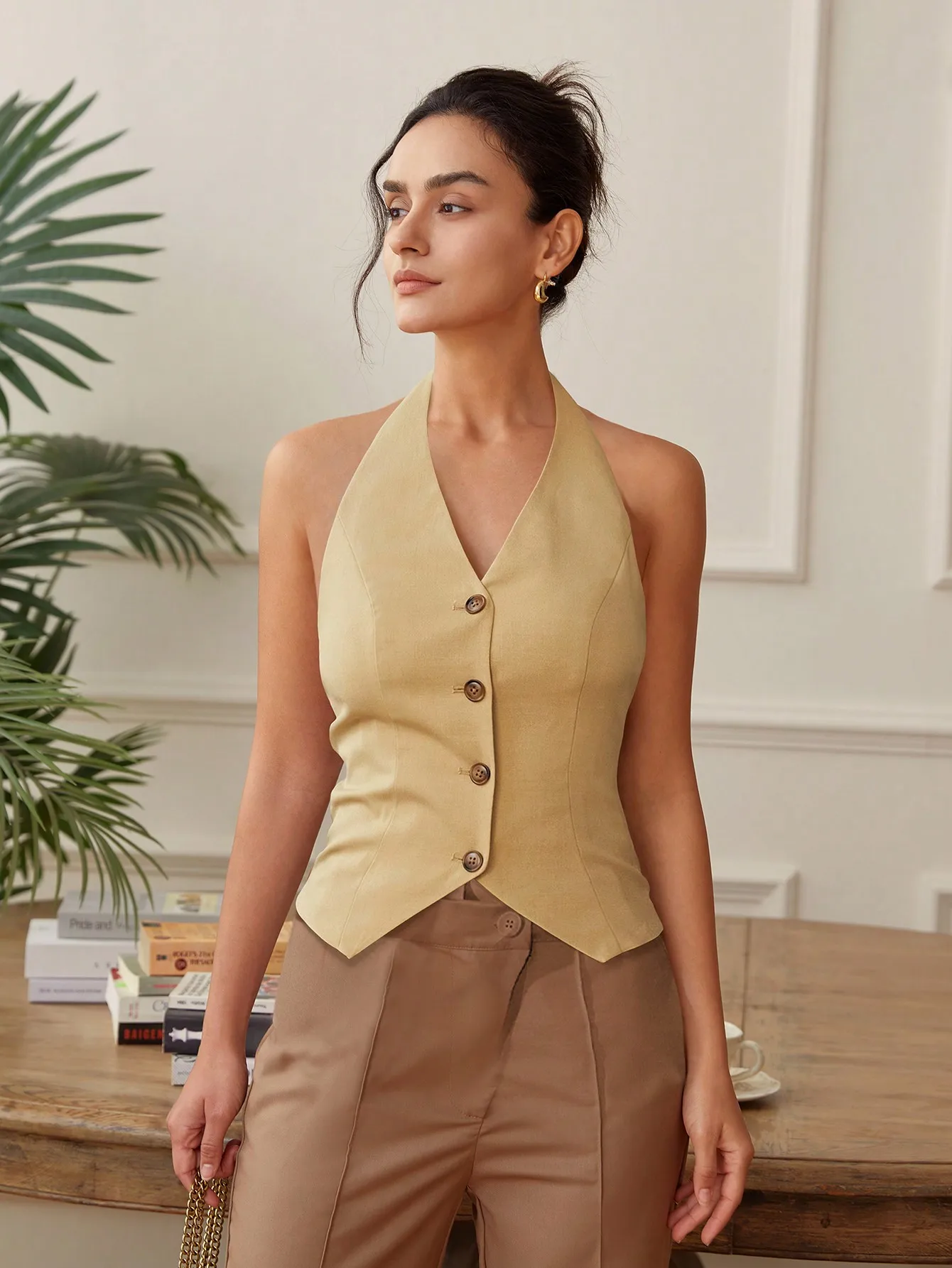 AEL Retro Elegant Jackets Women Halter Tops Backless V-Neck Single Breasted Hem Vest Solid Lady Coat
AEL Retro Elegant Jackets Women Halter Tops Backless V-Neck Single Breasted Hem Vest Solid Lady Coat