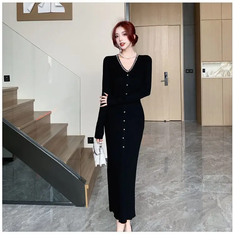New Women's Elegant Black Underlay Knitted Dress Autumn and Winter Fashion Long Sleeve Slim Fit Sweater Wrap Hip Skirt B645
New Women's Elegant Black Underlay Knitted Dress Autumn and Winter Fashion Long Sleeve Slim Fit Sweater Wrap Hip Skirt B645
