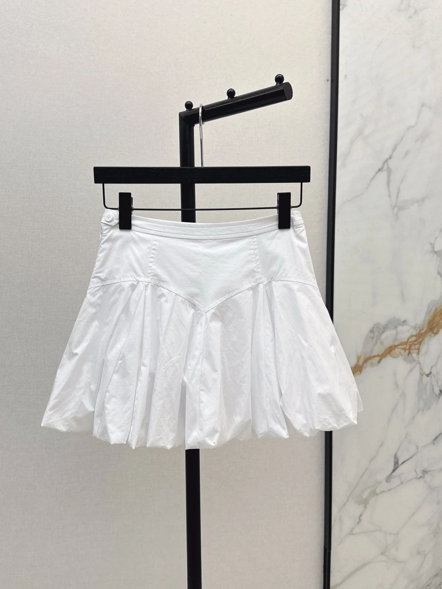 High quality new half skirt, pleated high waisted half skirt, versatile flower bud skirt
High quality new half skirt, pleated high waisted half skirt, versatile flower bud skirt