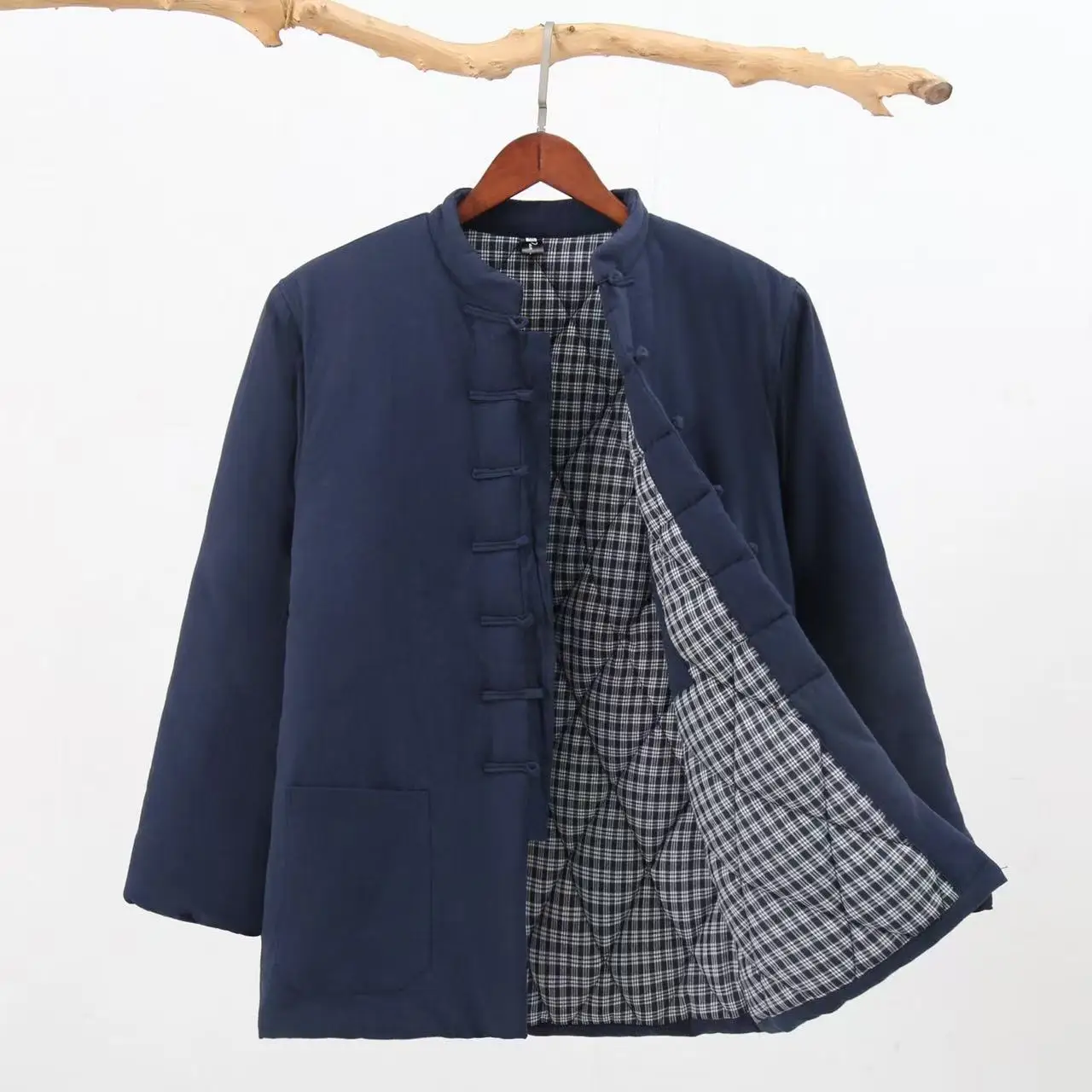 Утепленная зимняя куртка из чистого хлопка для мужчин среднего и старшего возраста, в китайском стиле, на пуговицах, теплая повседневная куртка с длинными рукавами
Утепленная зимняя куртка из чистого хлопка для мужчин среднего и старшего возраста, в китайском стиле, на пуговицах, теплая повседневная куртка с длинными рукавами