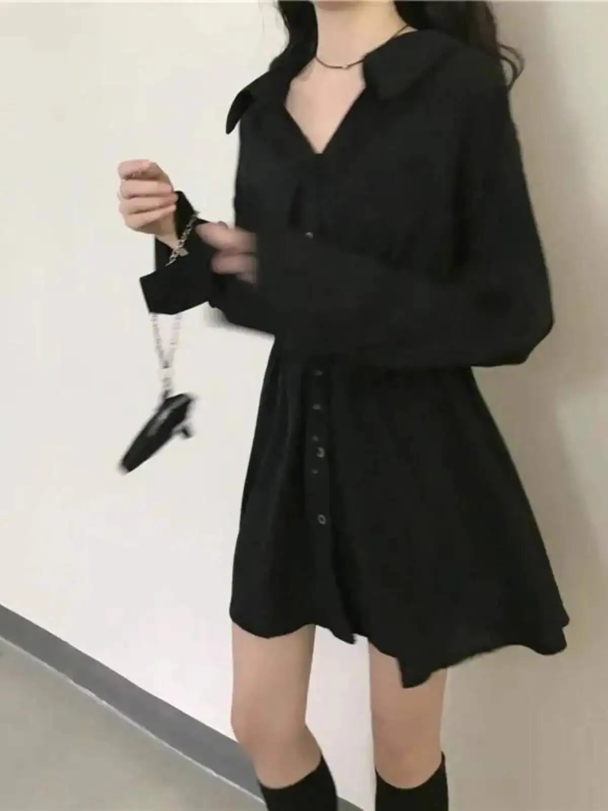 Французское черное платье, новинка 2023 года, весеннее женское маленькое черное платье с приталенной талией, платье-рубашка с длинными рукавами 
Французское черное платье, новинка 2023 года, весеннее женское маленькое черное платье с приталенной талией, платье-рубашка с длинными рукавами