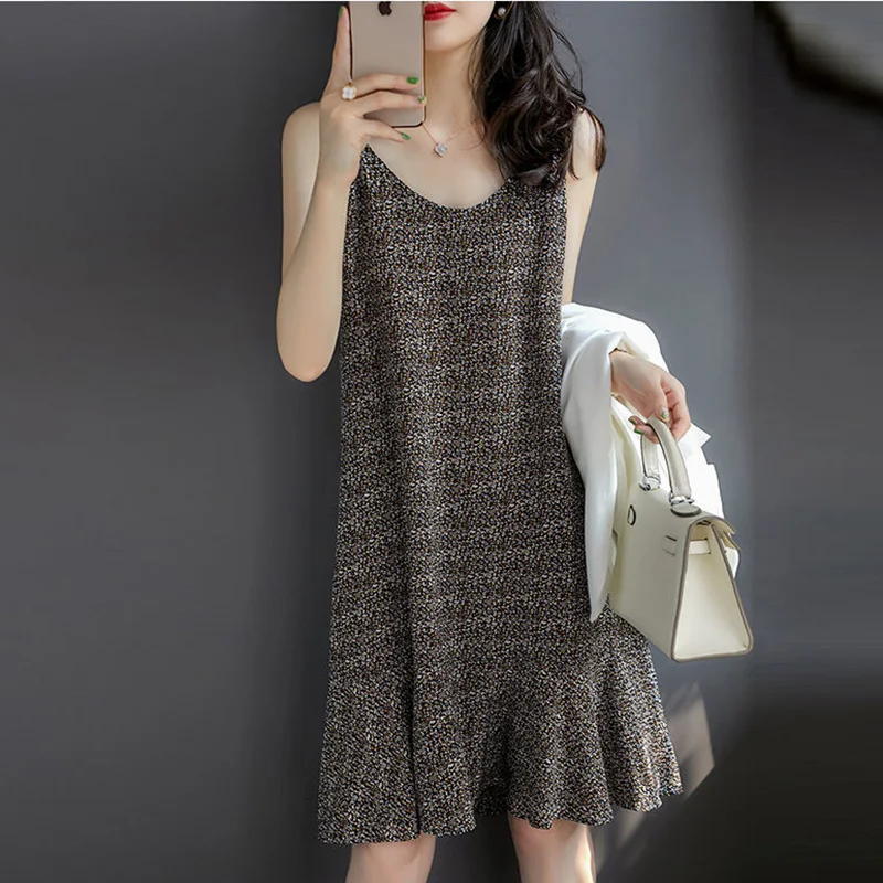 Elegant V-Neck Printed Loose Folds Floral Mini Dress Female Clothing 2023 Summer New Oversized Office Lady Sleeveless Dress
Elegant V-Neck Printed Loose Folds Floral Mini Dress Female Clothing 2023 Summer New Oversized Office Lady Sleeveless Dress