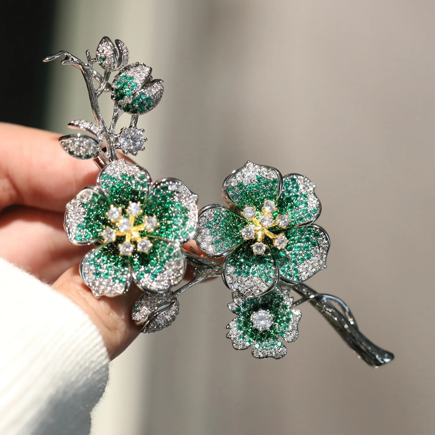 Elegant Begonia Brooch Detachable 2-in-1 Ear Clip Convertible Floral Accessory
Elegant Begonia Brooch Detachable 2-in-1 Ear Clip Convertible Floral Accessory