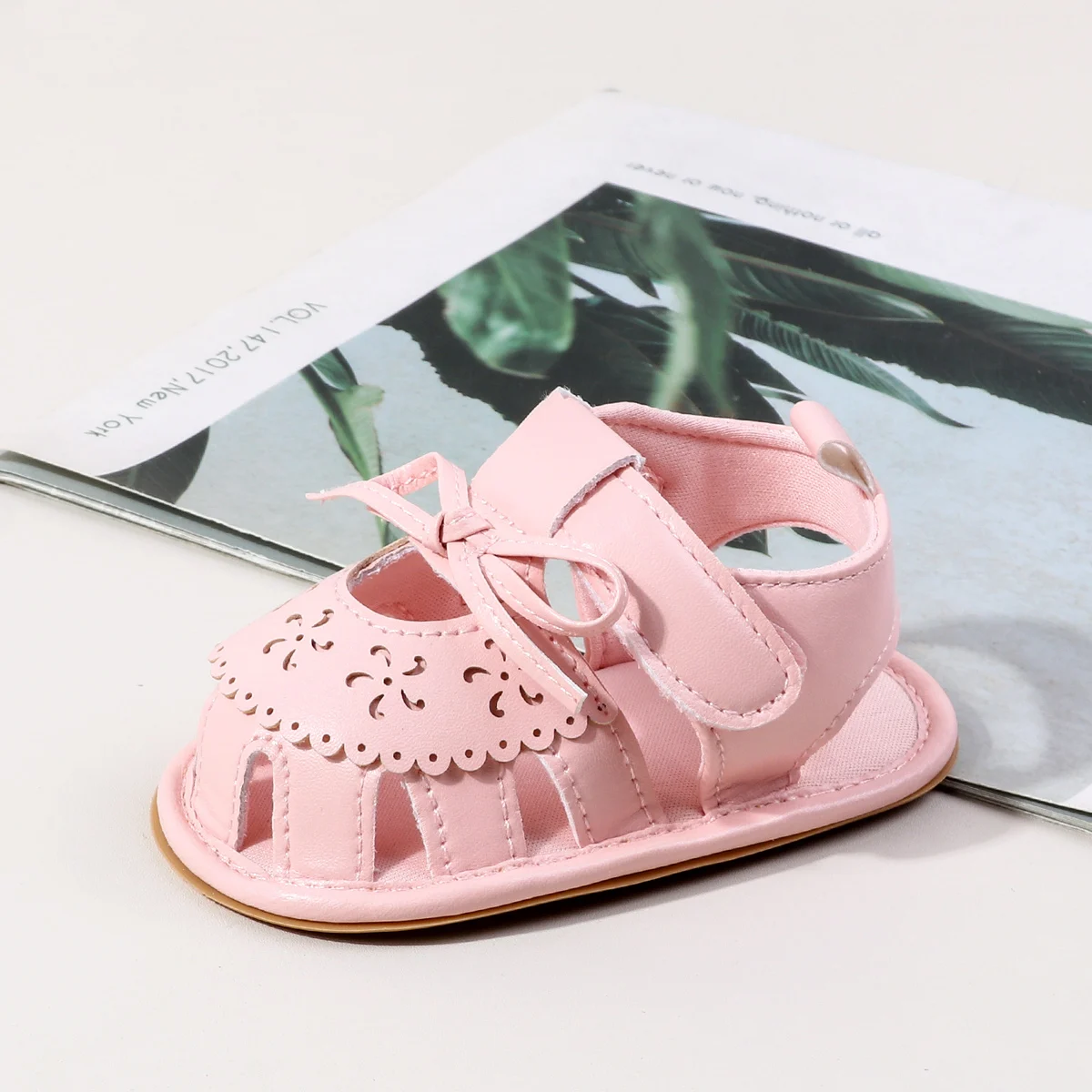 Summer Baby Girl's First Walking Toddler Shoes For 0-18 Months High Quality PU Leather And TPR Sole Baby Sandal Beautiful Design
Summer Baby Girl's First Walking Toddler Shoes For 0-18 Months High Quality PU Leather And TPR Sole Baby Sandal Beautiful Design
