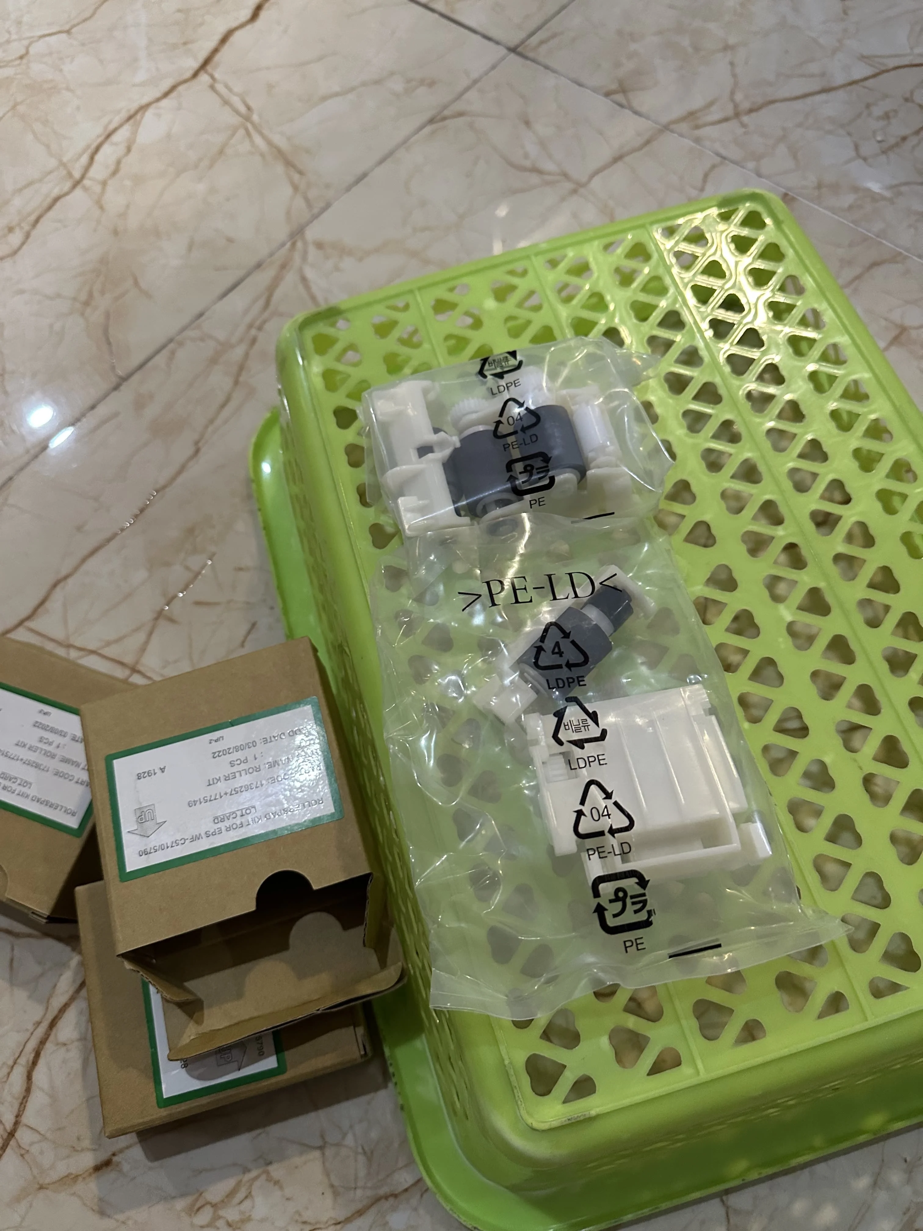 1 комплект ролика захвата для EPSON WF C529R C579R C5210 C5290 C5299 C5710 C5790 M5298 M5299 M5799 ET-8700
1 комплект ролика захвата для EPSON WF C529R C579R C5210 C5290 C5299 C5710 C5790 M5298 M5299 M5799 ET-8700