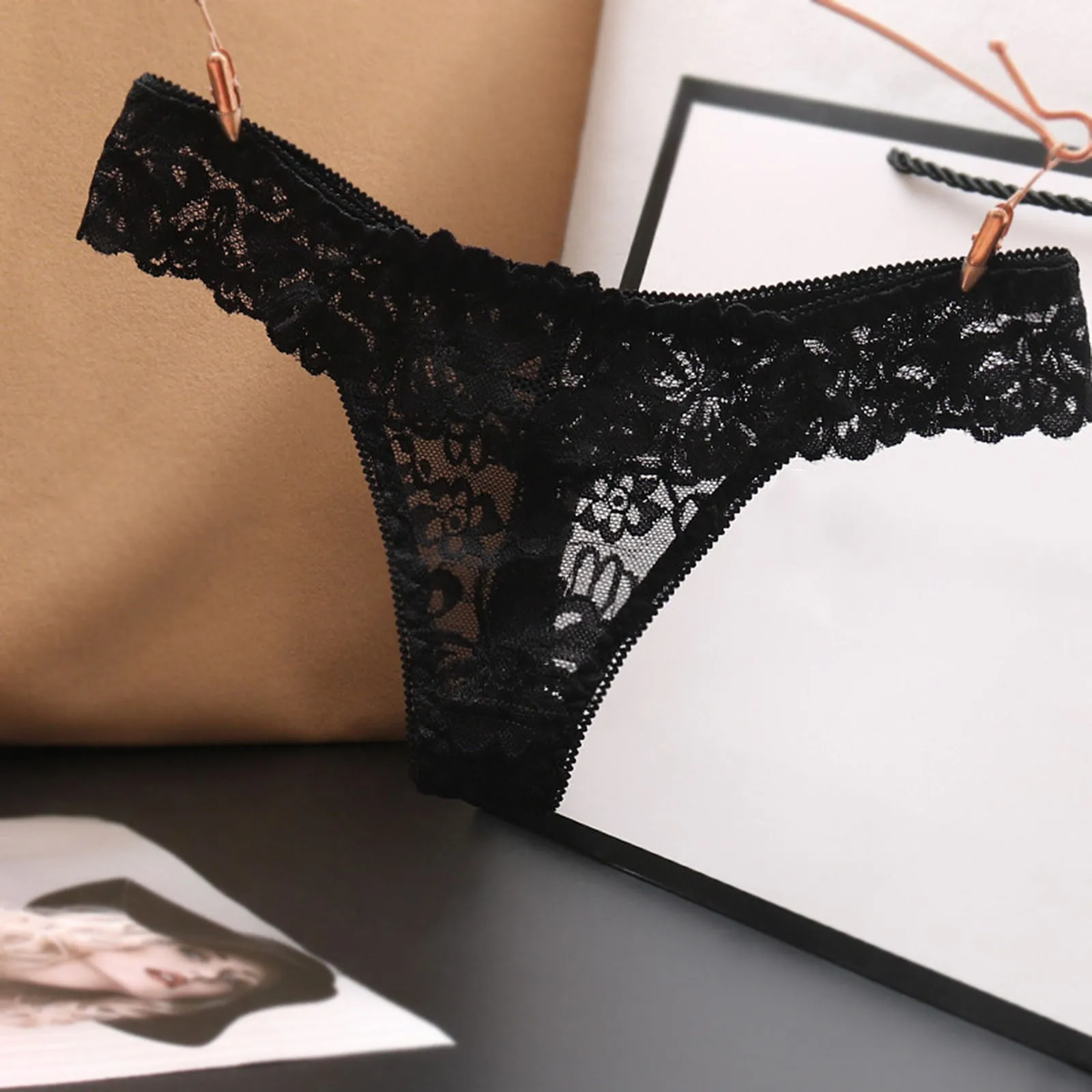 Sexy Panties Women Lace Low-waist Briefs Female Breathable Embroidery Underwear Transparent G String Underpant Lingerie
Sexy Panties Women Lace Low-waist Briefs Female Breathable Embroidery Underwear Transparent G String Underpant Lingerie