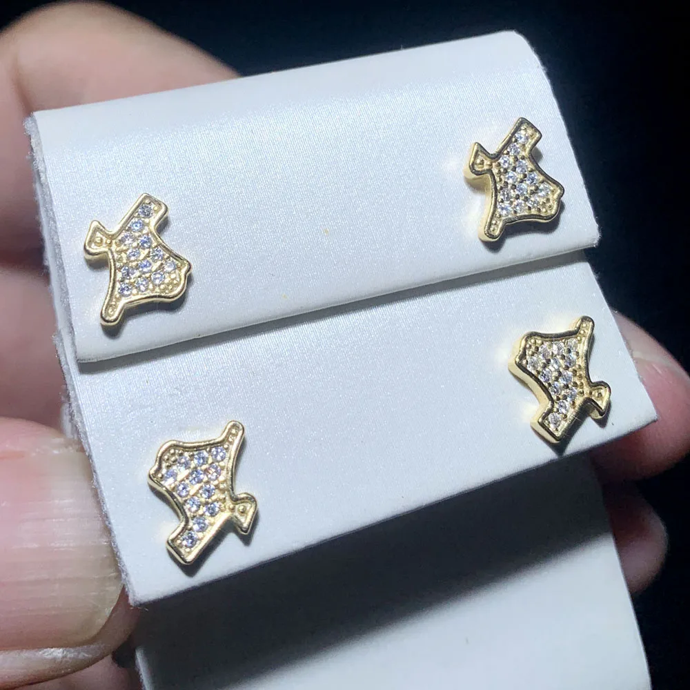 Серьги из стерлингового серебра 925 пробы Iced Out Bling с фианитами, классические серьги с картой для женщин, простые изысканные серьги, ювелирные изделия
Серьги из стерлингового серебра 925 пробы Iced Out Bling с фианитами, классические серьги с картой для женщин, простые изысканные серьги, ювелирные изделия