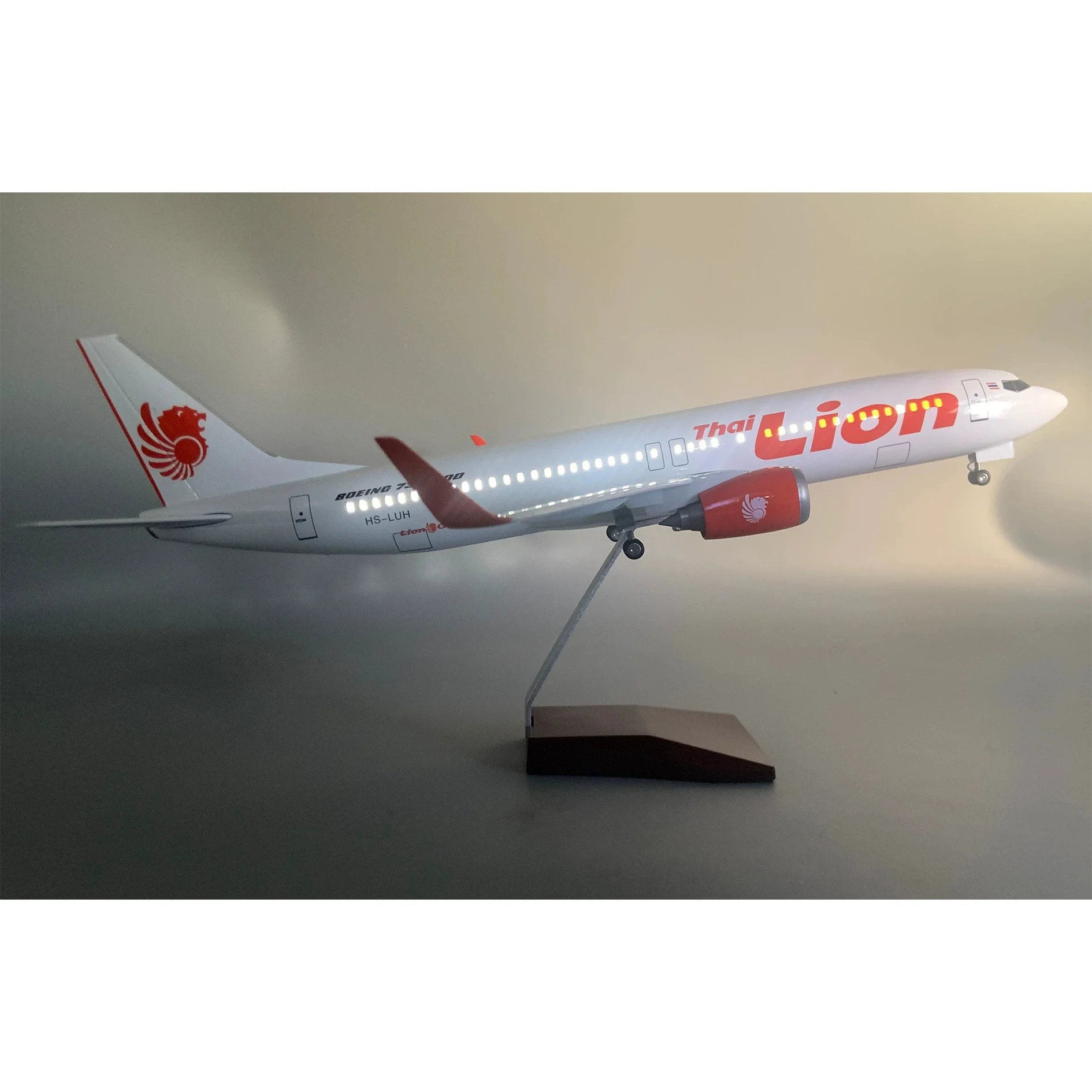 47cm resin Collectible Plane Gift Lion Airways B737 airplane model For Collections And Displays with Landing Gear Wheels Light
47cm resin Collectible Plane Gift Lion Airways B737 airplane model For Collections And Displays with Landing Gear Wheels Light