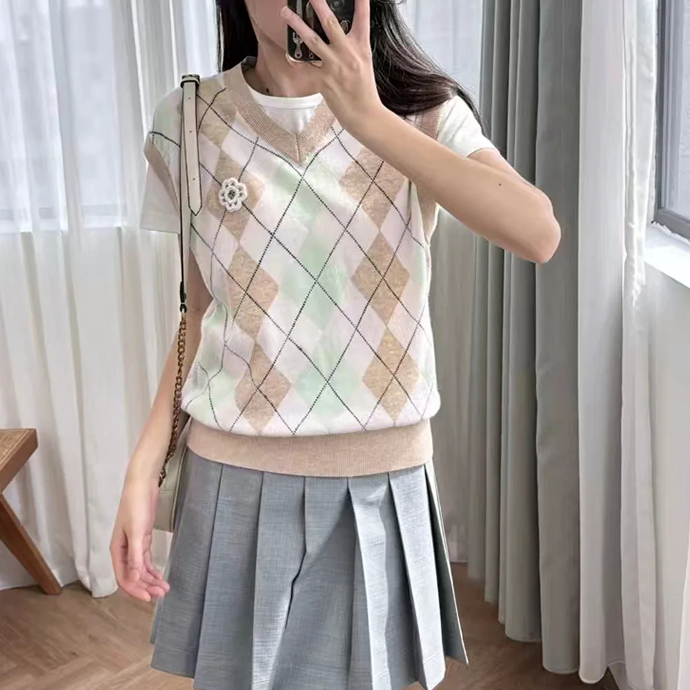 M Home Early Autumn 2024 New Faion College Sle Knitted Vest Women's Cheered Color Blo Top Thiened Polyester Fabric
M Home Early Autumn 2024 New Faion College Sle Knitted Vest Women's Cheered Color Blo Top Thiened Polyester Fabric