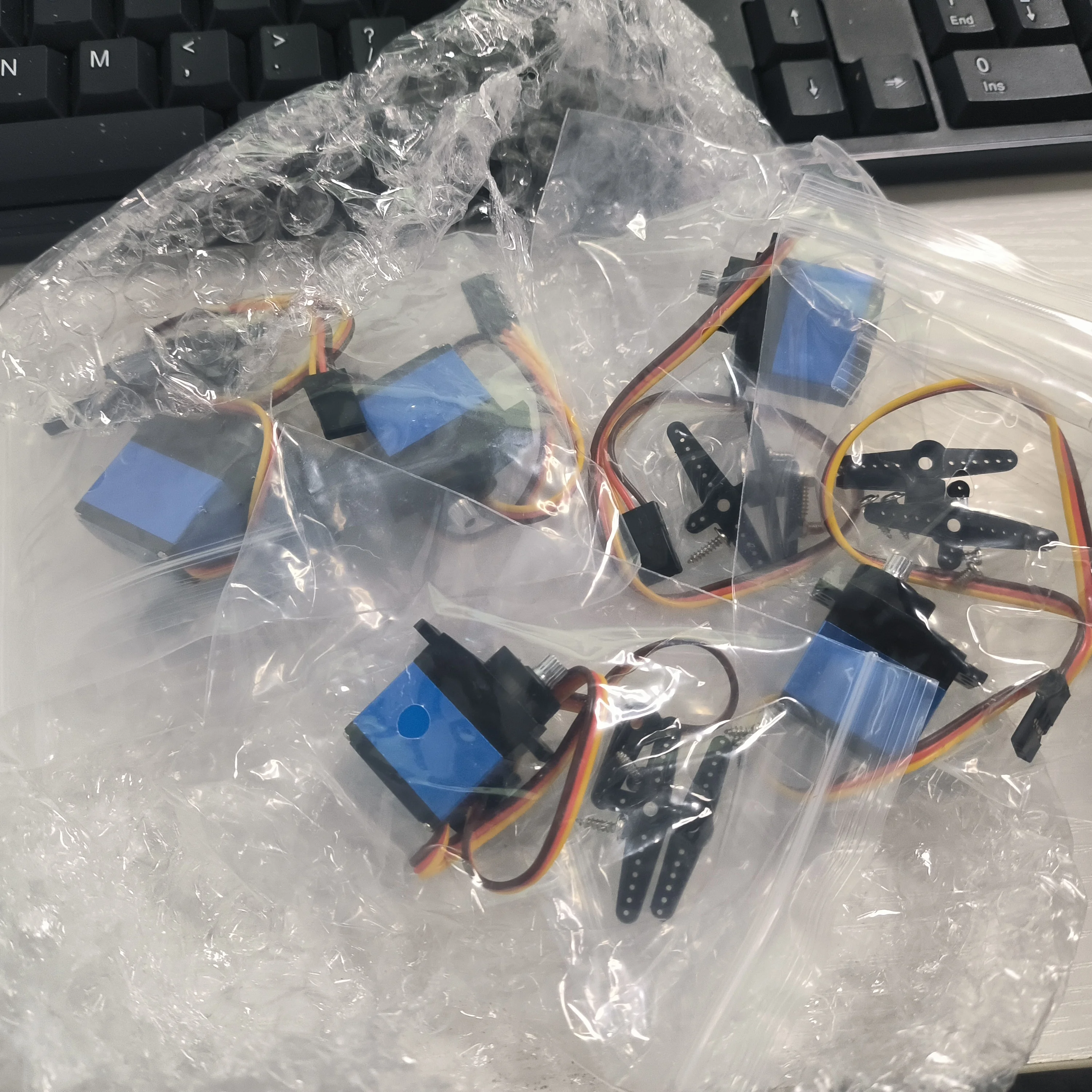 1PCS MG92B Digital Servo 7.5kg*0.15° MG16 Extended Reinforced Version 3.5KG Torque Motor for RC Car Airplane Boat Servo
1PCS MG92B Digital Servo 7.5kg*0.15° MG16 Extended Reinforced Version 3.5KG Torque Motor for RC Car Airplane Boat Servo