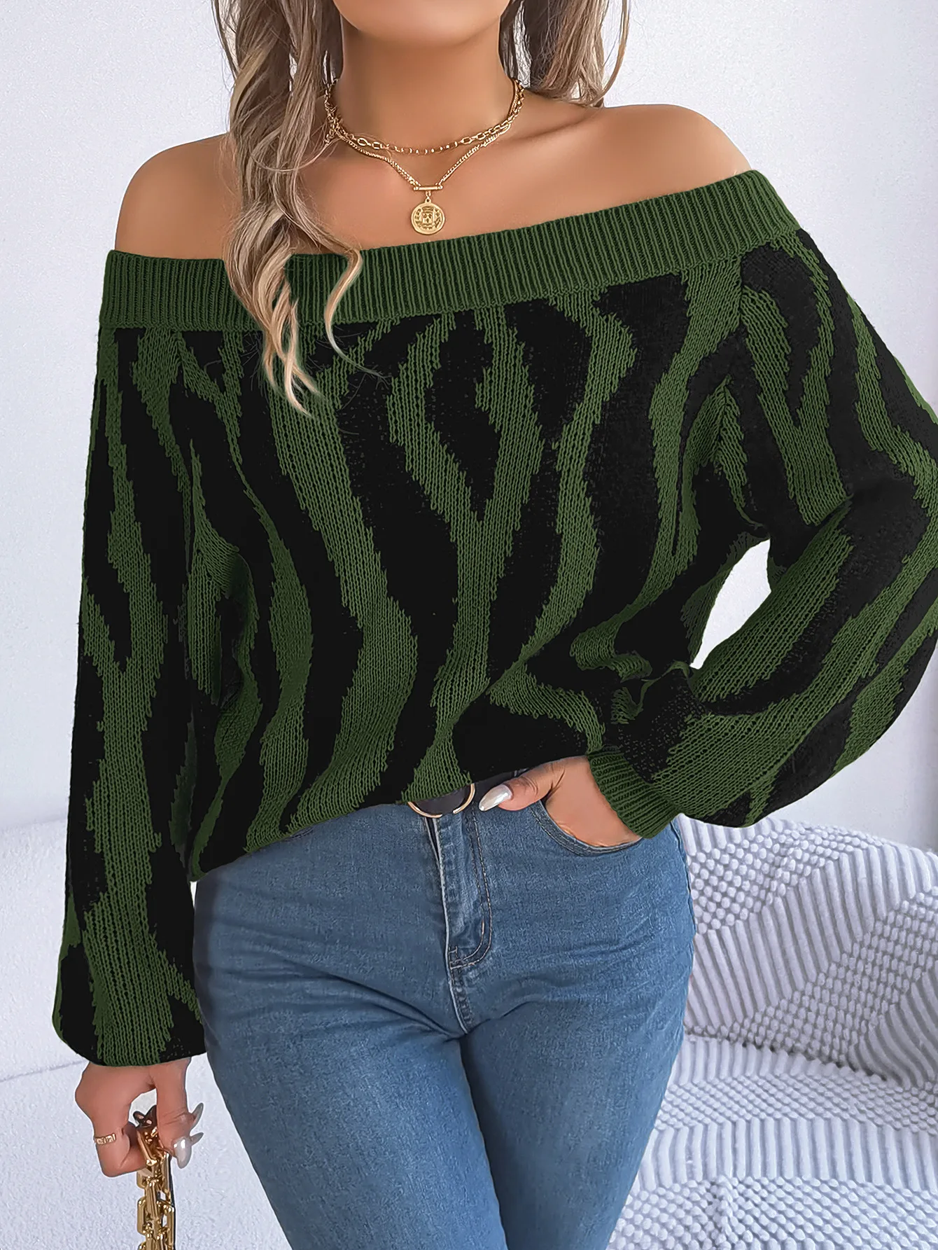 Autumn and Winter Women's Solid Color Pullover One Line Neck Contrast Loose Fit Long Sleeve Sweater Underlay Fashion Tops
Autumn and Winter Women's Solid Color Pullover One Line Neck Contrast Loose Fit Long Sleeve Sweater Underlay Fashion Tops