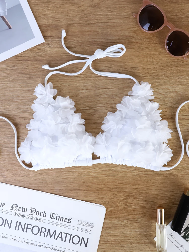 French-style romantic white floral bikini, pure and alluring, flattering and photogenic.
French-style romantic white floral bikini, pure and alluring, flattering and photogenic.