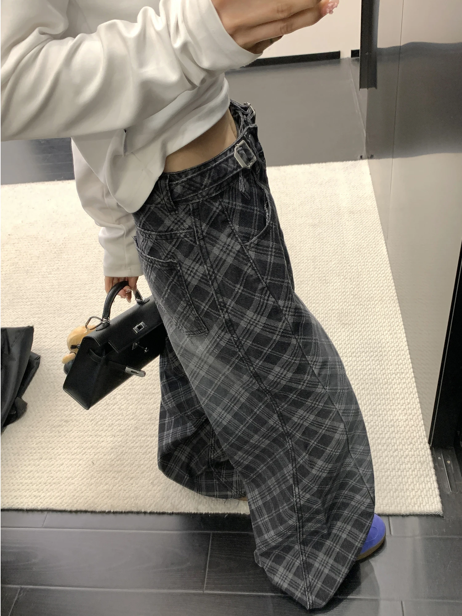 Retro Distressed Plaid Wide Leg Jeans Women Loose Fit Straight Cut Denim Pants Spring Autumn Comfortable Natural Waist Zipper
Retro Distressed Plaid Wide Leg Jeans Women Loose Fit Straight Cut Denim Pants Spring Autumn Comfortable Natural Waist Zipper