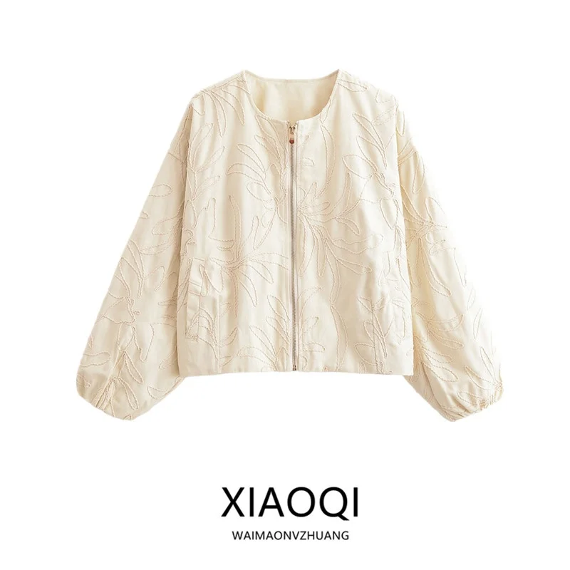 Spring 2025 Women's Faionable Long Sve Embroidered round Ne Jaet Versatile Outerwear Ele Casual Loose Fit Coat
Spring 2025 Women's Faionable Long Sve Embroidered round Ne Jaet Versatile Outerwear Ele Casual Loose Fit Coat