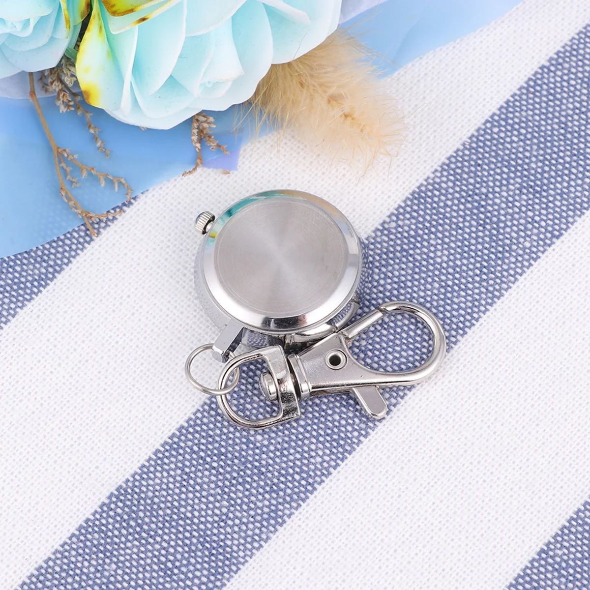 Large Dial Pocket Watch Quartz Keychain Timepiece Luminous Hands Big Round Face Easy Read For Men Women Gift Idea Classical
Large Dial Pocket Watch Quartz Keychain Timepiece Luminous Hands Big Round Face Easy Read For Men Women Gift Idea Classical