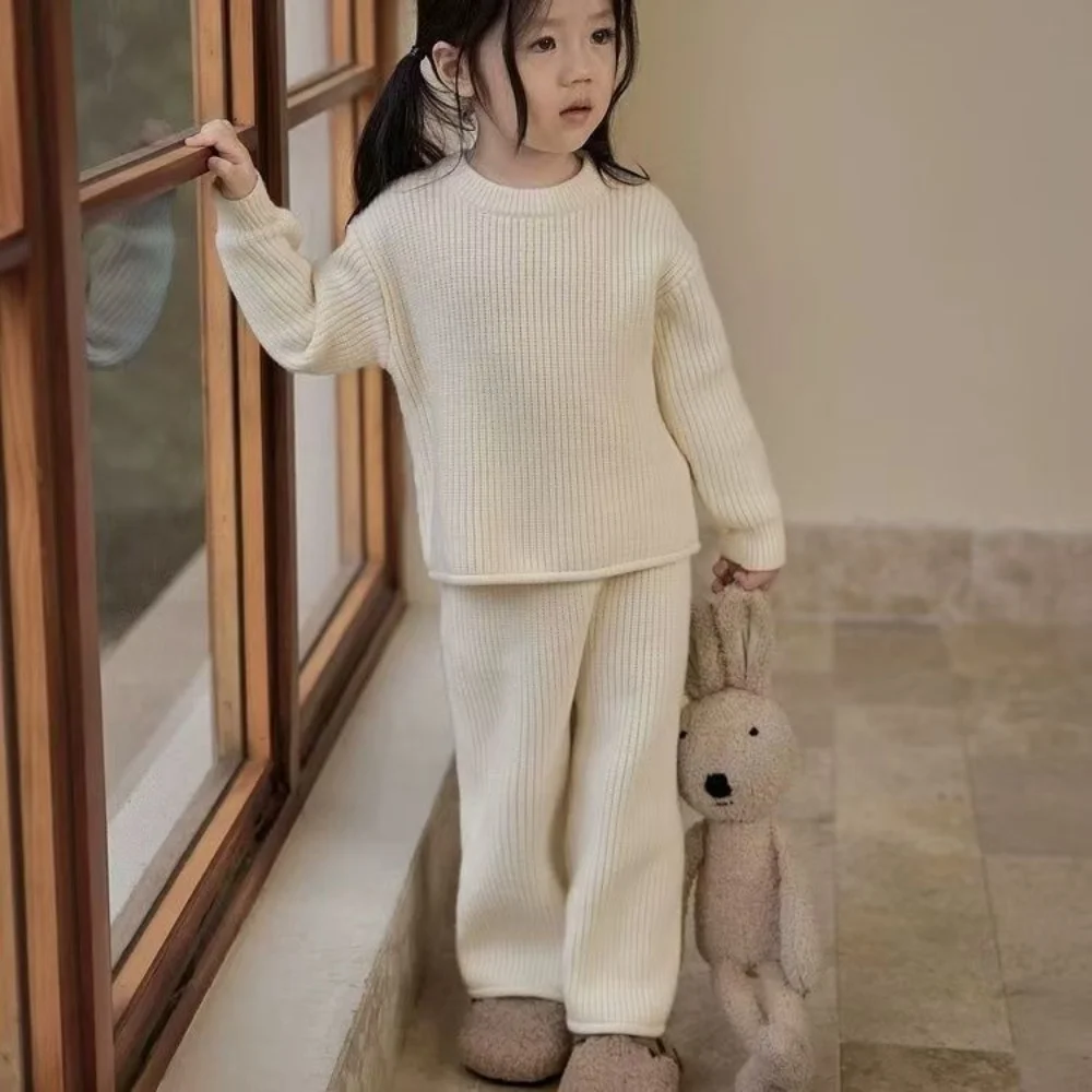 Girls' Korean Version Children's Clothing 2025 Knitted Autumn New Style Baby Western-style Sweater Wide Leg Pants Two-piece Set
Girls' Korean Version Children's Clothing 2025 Knitted Autumn New Style Baby Western-style Sweater Wide Leg Pants Two-piece Set