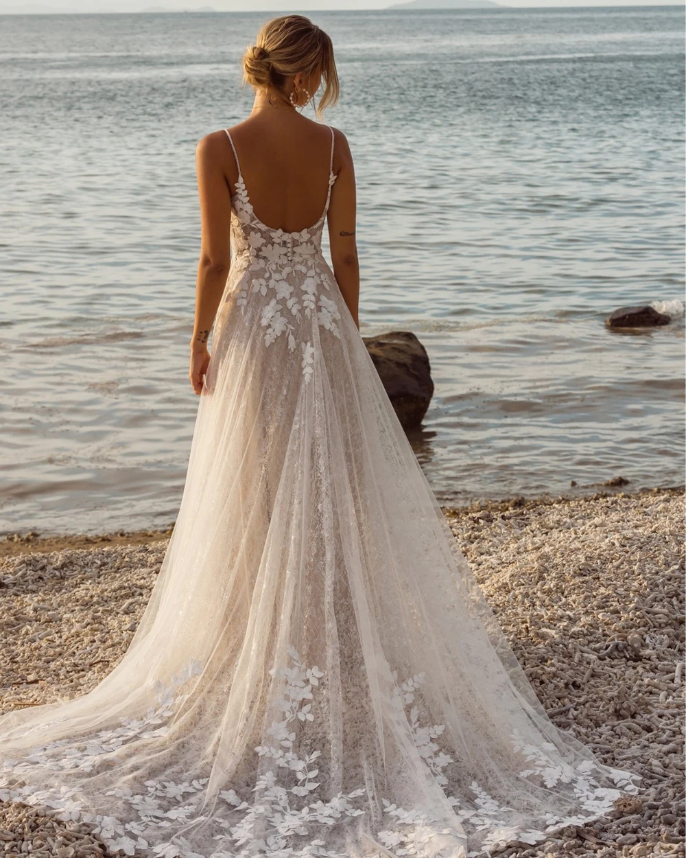 Tulle Lace Appliques Wedding Dresses A Line Boho Spaghetti Straps Backless Bridal Gowns Elegant Vestido De Novia Customized
Tulle Lace Appliques Wedding Dresses A Line Boho Spaghetti Straps Backless Bridal Gowns Elegant Vestido De Novia Customized