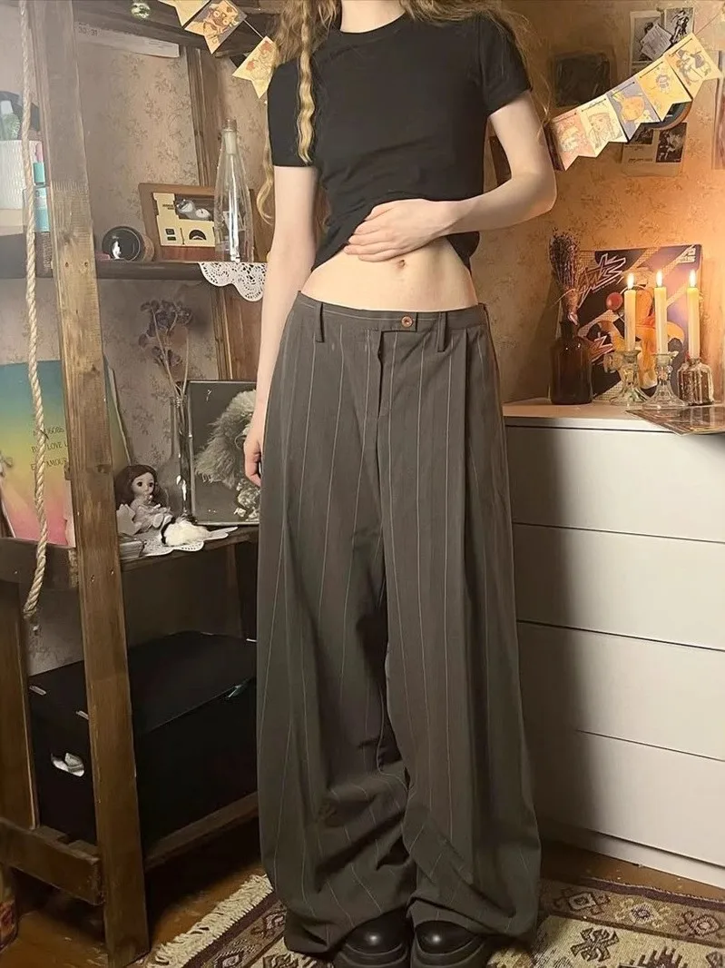 Женские повседневные брюки с высокой талией и широкими штанинами, уличный стиль, модные брюки из ПВХ, зимняя коллекция, женская одежда
Женские повседневные брюки с высокой талией и широкими штанинами, уличный стиль, модные брюки из ПВХ, зимняя коллекция, женская одежда