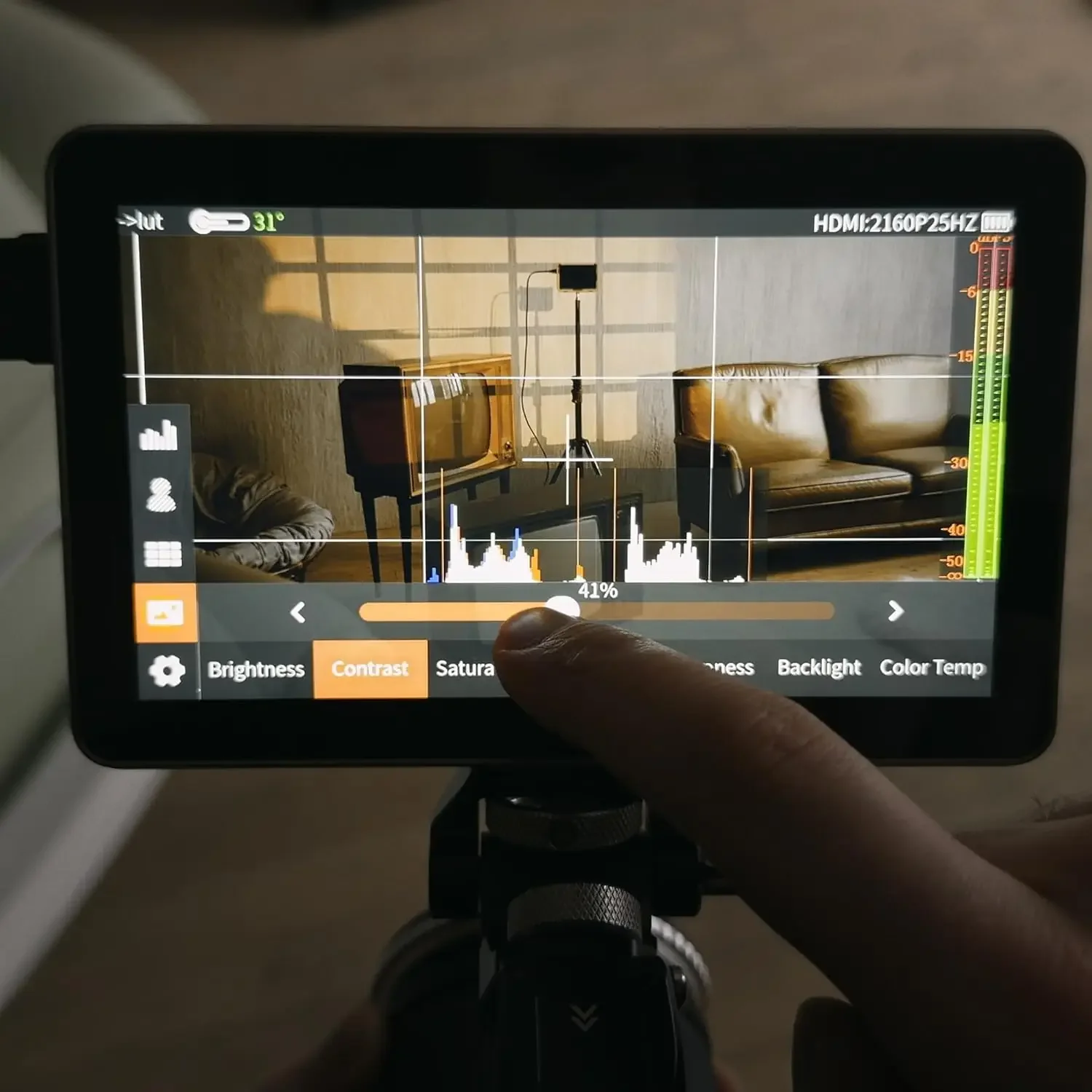 NEW VILTROX DC-X3 2000 Nits Super Bright Daylight Viewable HD MI Anamorphic De-Squeeze 4K Input Output Monitor Field Camera Mon
NEW VILTROX DC-X3 2000 Nits Super Bright Daylight Viewable HD MI Anamorphic De-Squeeze 4K Input Output Monitor Field Camera Mon