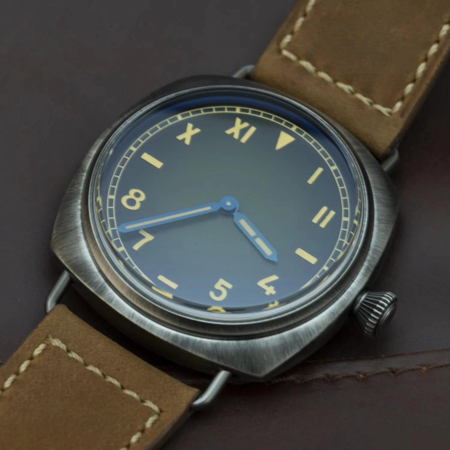 Hruodland 2025 new retro classic men's quartz watch stainless steel waterproof 5Bar sapphire glass reloj hombre watches for men
Hruodland 2025 new retro classic men's quartz watch stainless steel waterproof 5Bar sapphire glass reloj hombre watches for men