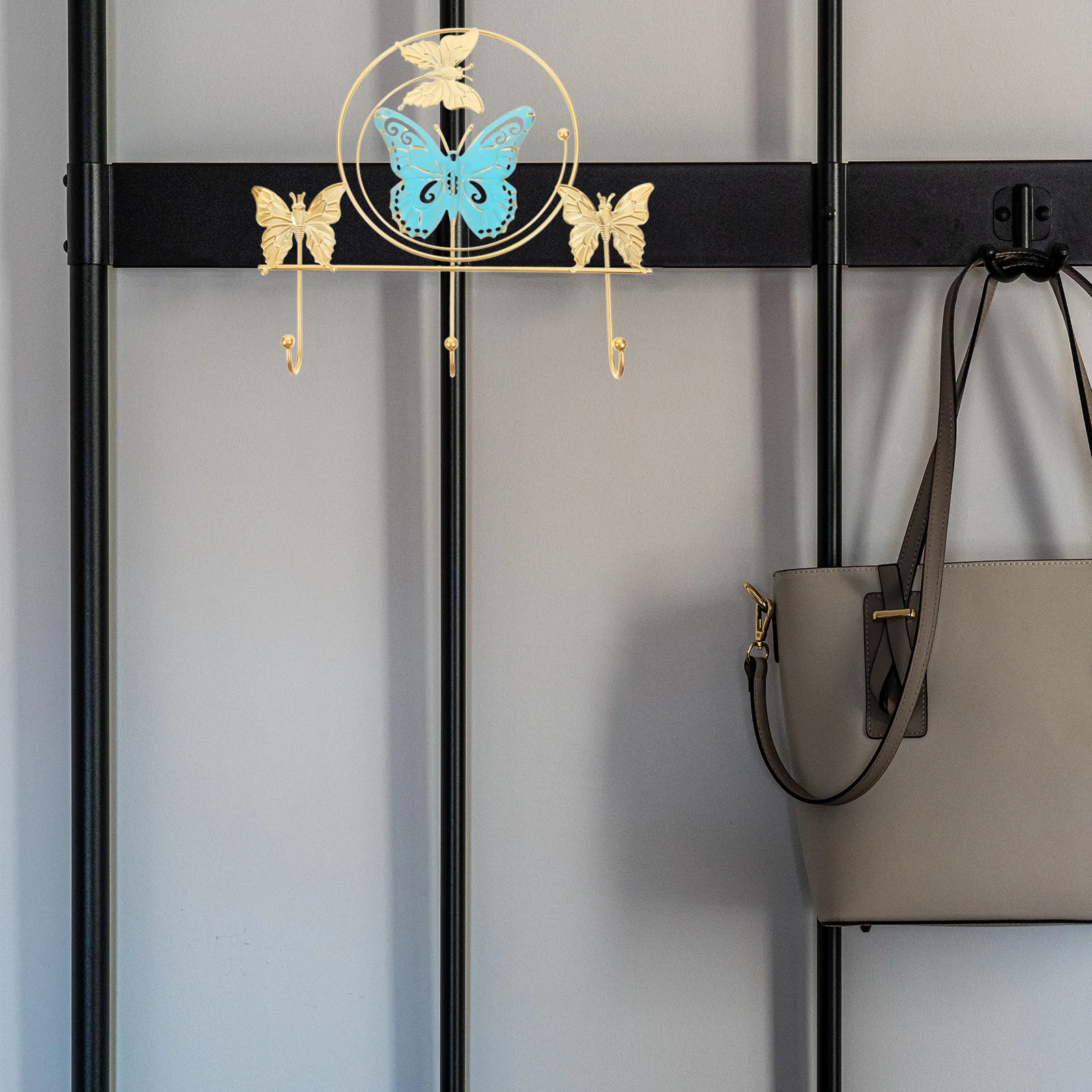 Стильный железный настенный крючок, декоративная вешалка для прихожей, вешалка для хранения ключей, 3 крючка, аксессуары, органайзер для полотенец
Стильный железный настенный крючок, декоративная вешалка для прихожей, вешалка для хранения ключей, 3 крючка, аксессуары, органайзер для полотенец