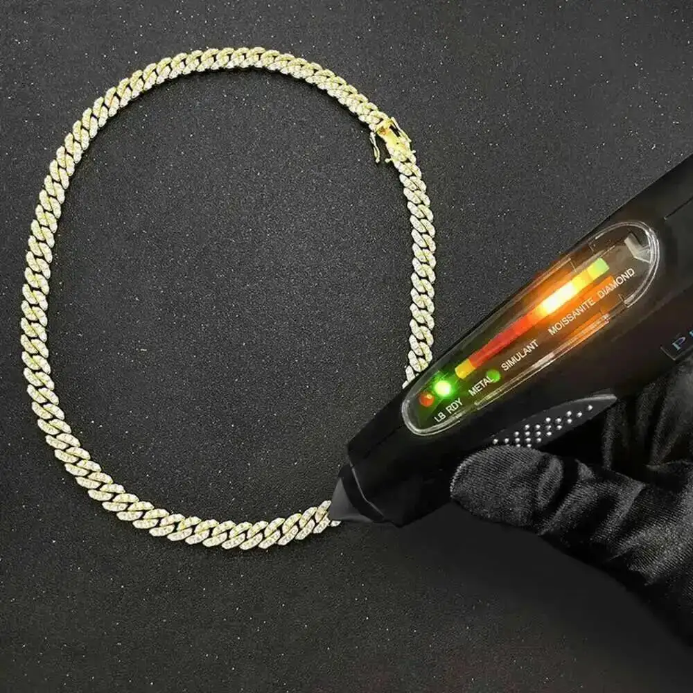 Новая распродажа, ожерелье в стиле хип-хоп из стерлингового серебра 925 пробы, полная инкрустация d цвета, Vvs1, муассанит, мужская кубинская цепочка шириной 7 мм
Новая распродажа, ожерелье в стиле хип-хоп из стерлингового серебра 925 пробы, полная инкрустация d цвета, Vvs1, муассанит, мужская кубинская цепочка шириной 7 мм