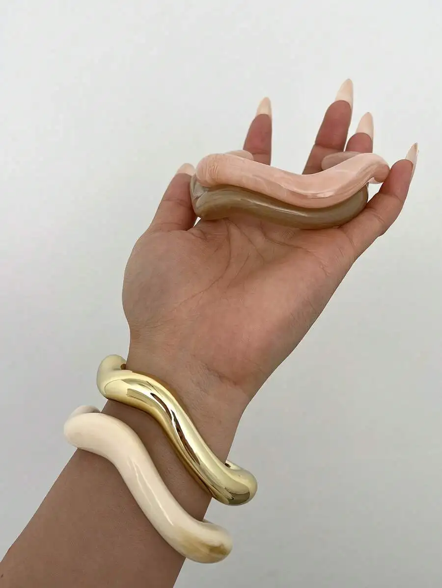 4-Piece Women’s Smooth Wavy C-Shape Acrylic Resin Boho Bangle Set In Vintage Tone For Layering, Daily & Special Occasions
4-Piece Women’s Smooth Wavy C-Shape Acrylic Resin Boho Bangle Set In Vintage Tone For Layering, Daily & Special Occasions