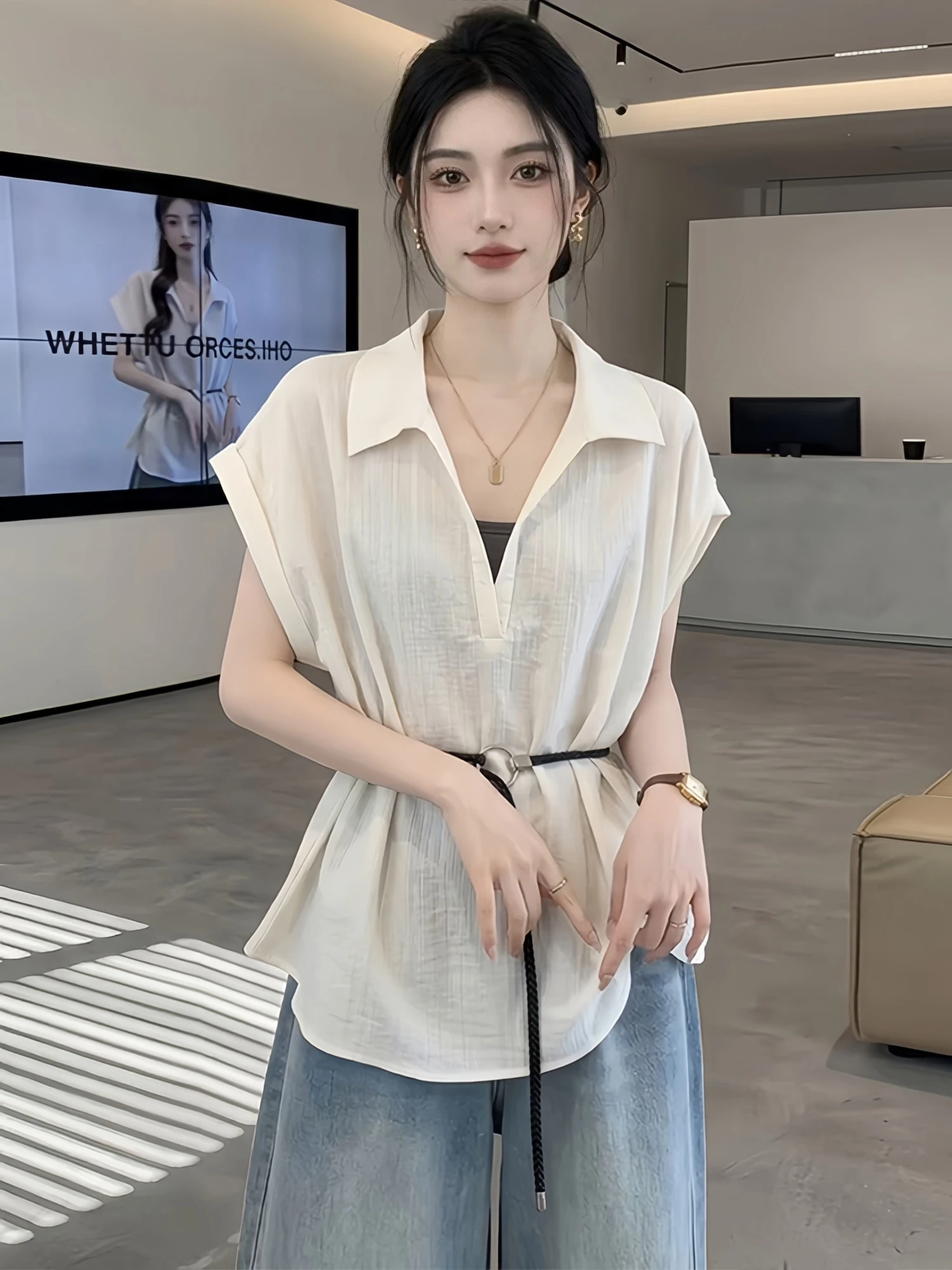 Elegant Collar Short Sleeve Shirt Women's Fashion Early Summer 2026 New Design Slimming Waist Cinched Casual Style Top
Elegant Collar Short Sleeve Shirt Women's Fashion Early Summer 2026 New Design Slimming Waist Cinched Casual Style Top